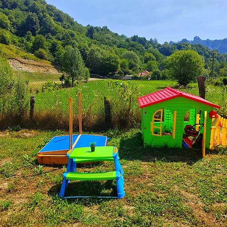 Luna Rock Glamping Brezoi - Blue Scai Ngoại thất bức ảnh