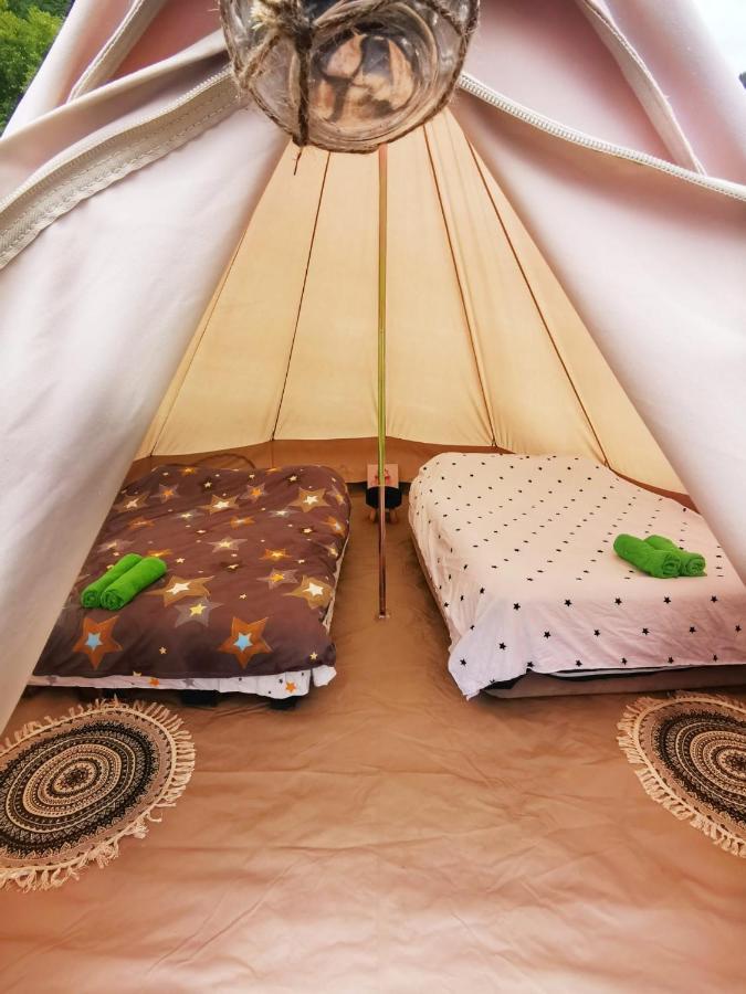 Luna Rock Glamping Brezoi - Blue Scai Hotel Ngoại thất bức ảnh