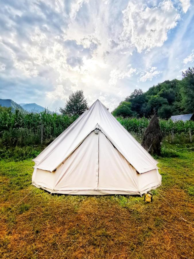 Luna Rock Glamping Brezoi - Blue Scai Hotel Ngoại thất bức ảnh