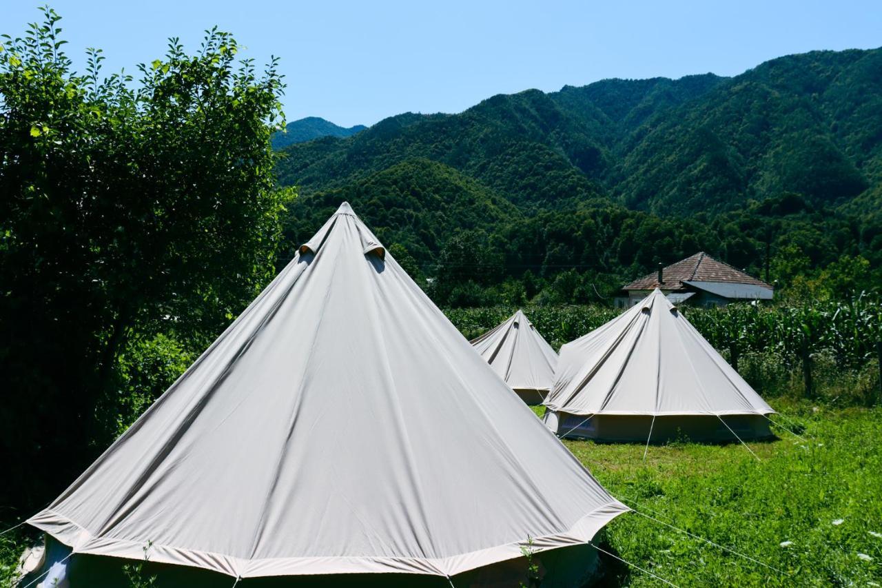 Luna Rock Glamping Brezoi - Blue Scai Hotel Ngoại thất bức ảnh