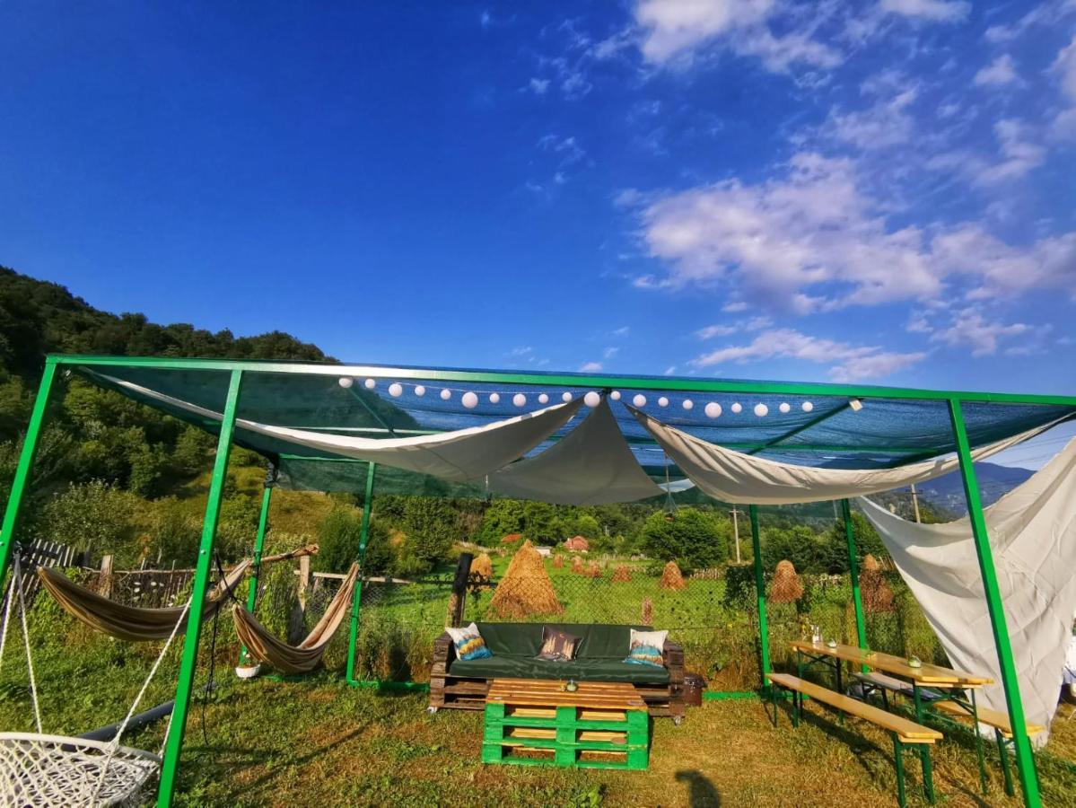 Luna Rock Glamping Brezoi - Blue Scai Hotel Ngoại thất bức ảnh