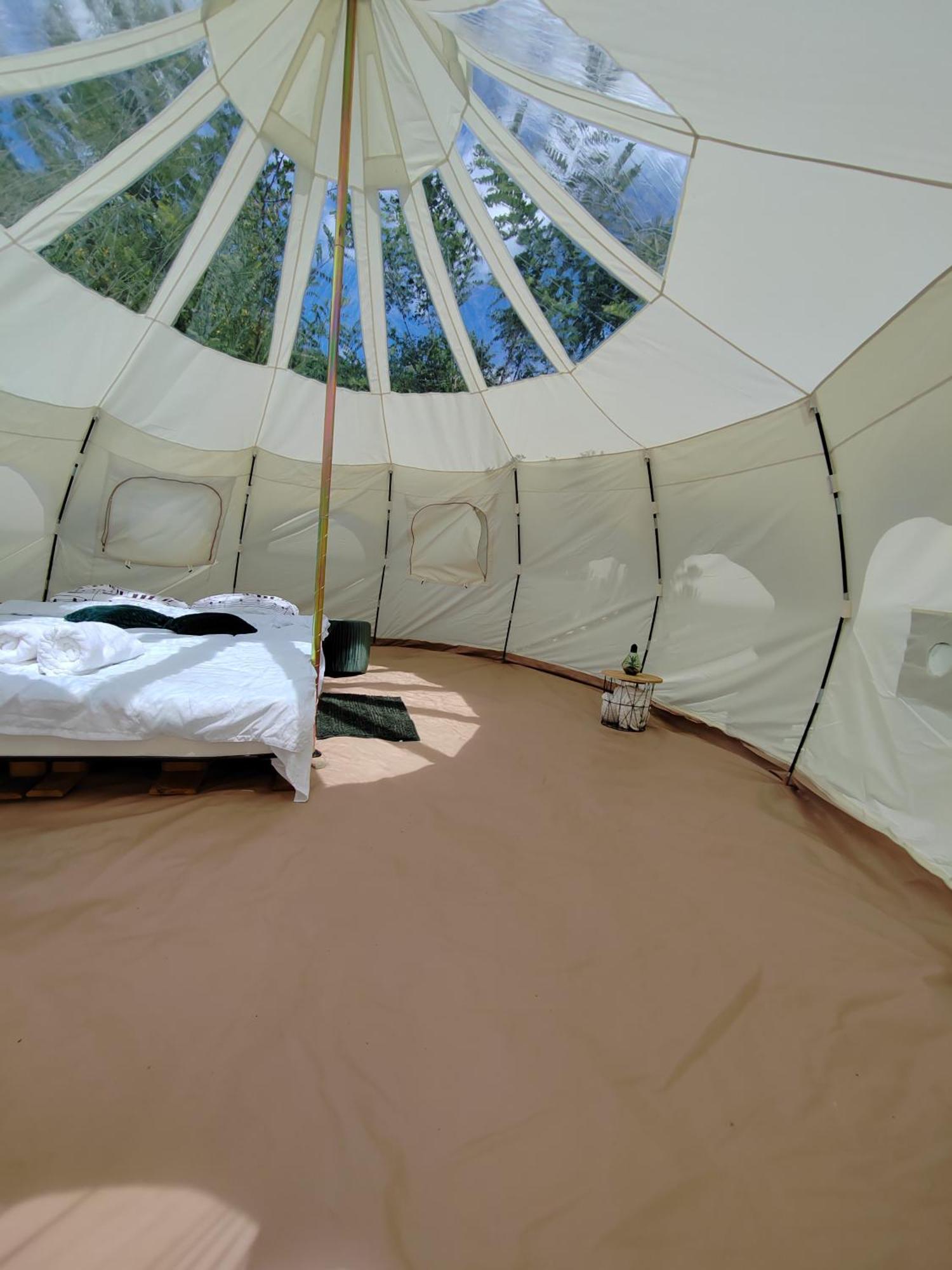 Luna Rock Glamping Brezoi - Blue Scai Hotel Ngoại thất bức ảnh