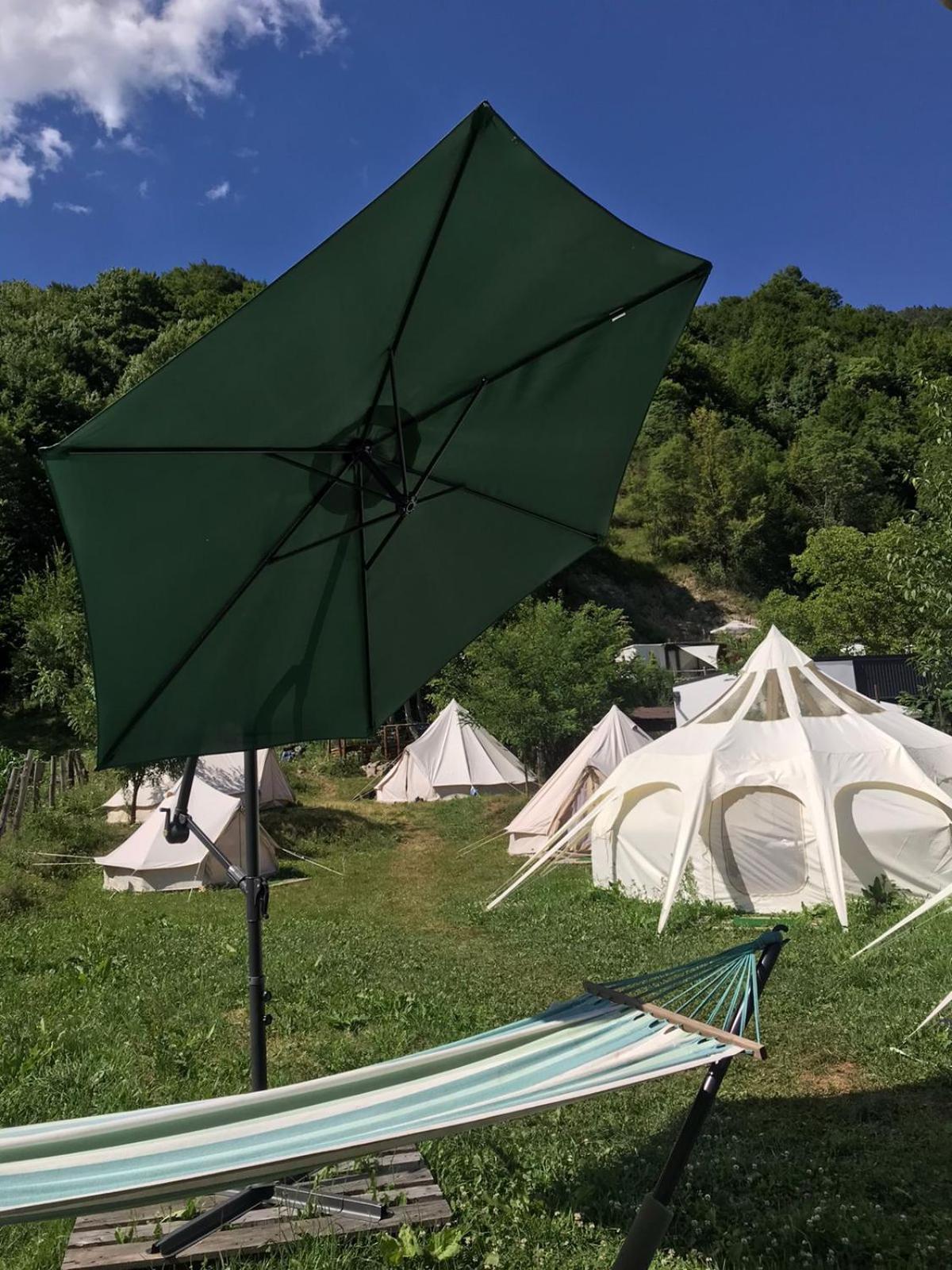 Luna Rock Glamping Brezoi - Blue Scai Hotel Ngoại thất bức ảnh