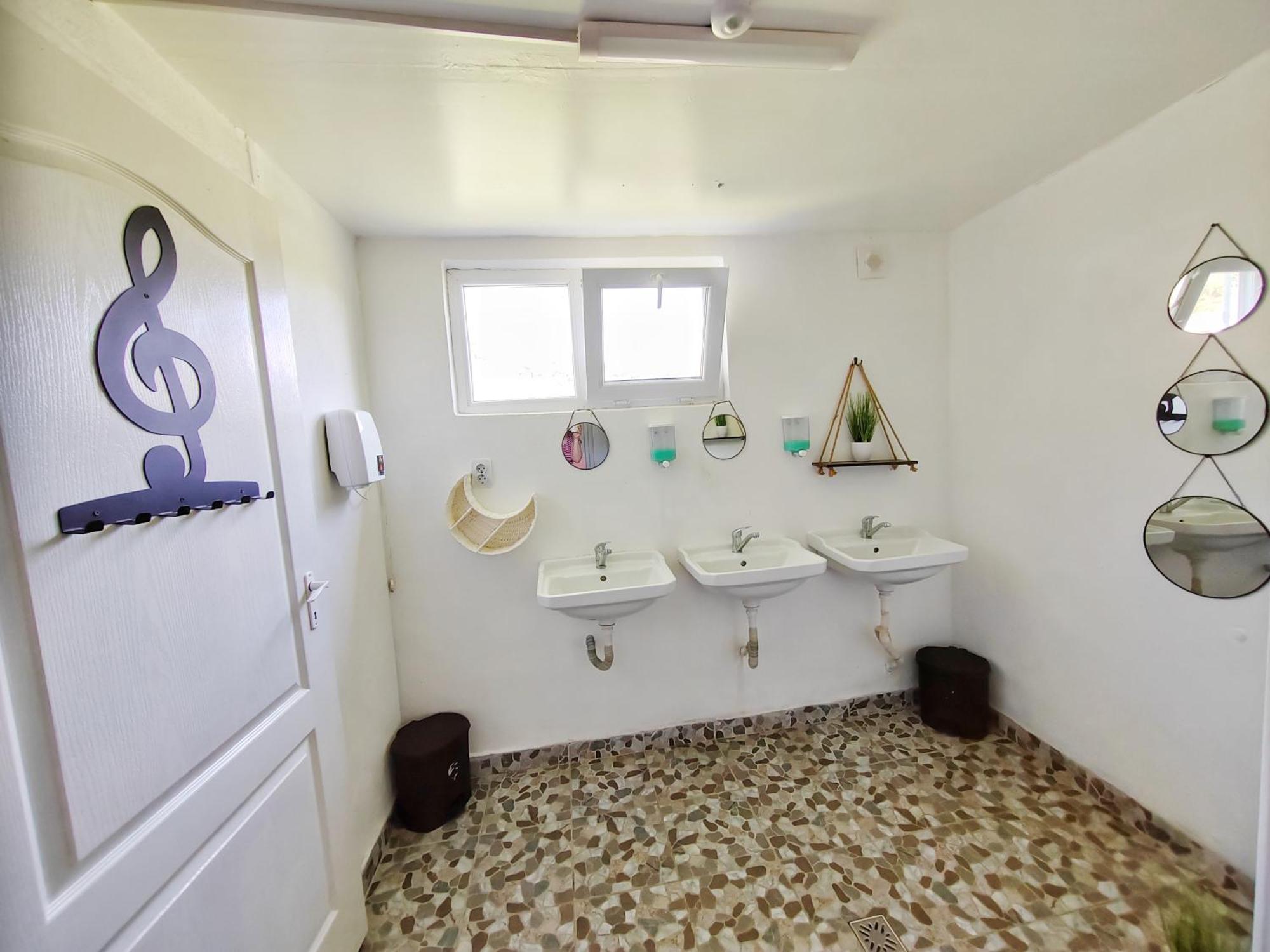 Luna Rock Glamping Brezoi - Blue Scai Ngoại thất bức ảnh