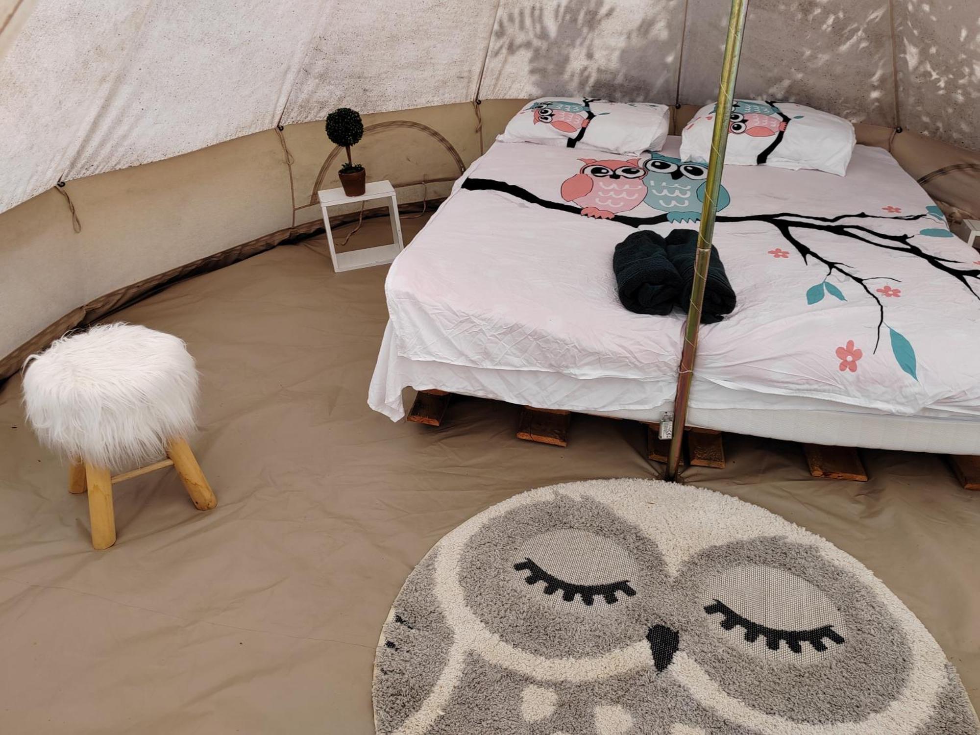 Luna Rock Glamping Brezoi - Blue Scai Hotel Ngoại thất bức ảnh