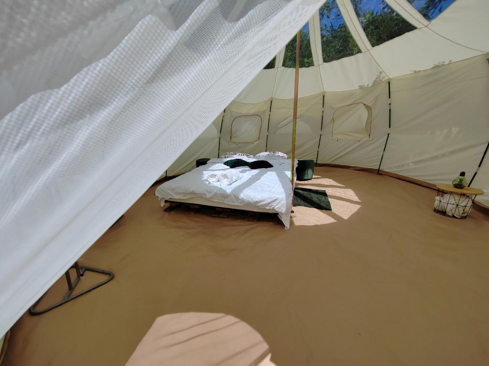 Luna Rock Glamping Brezoi - Blue Scai Hotel Ngoại thất bức ảnh