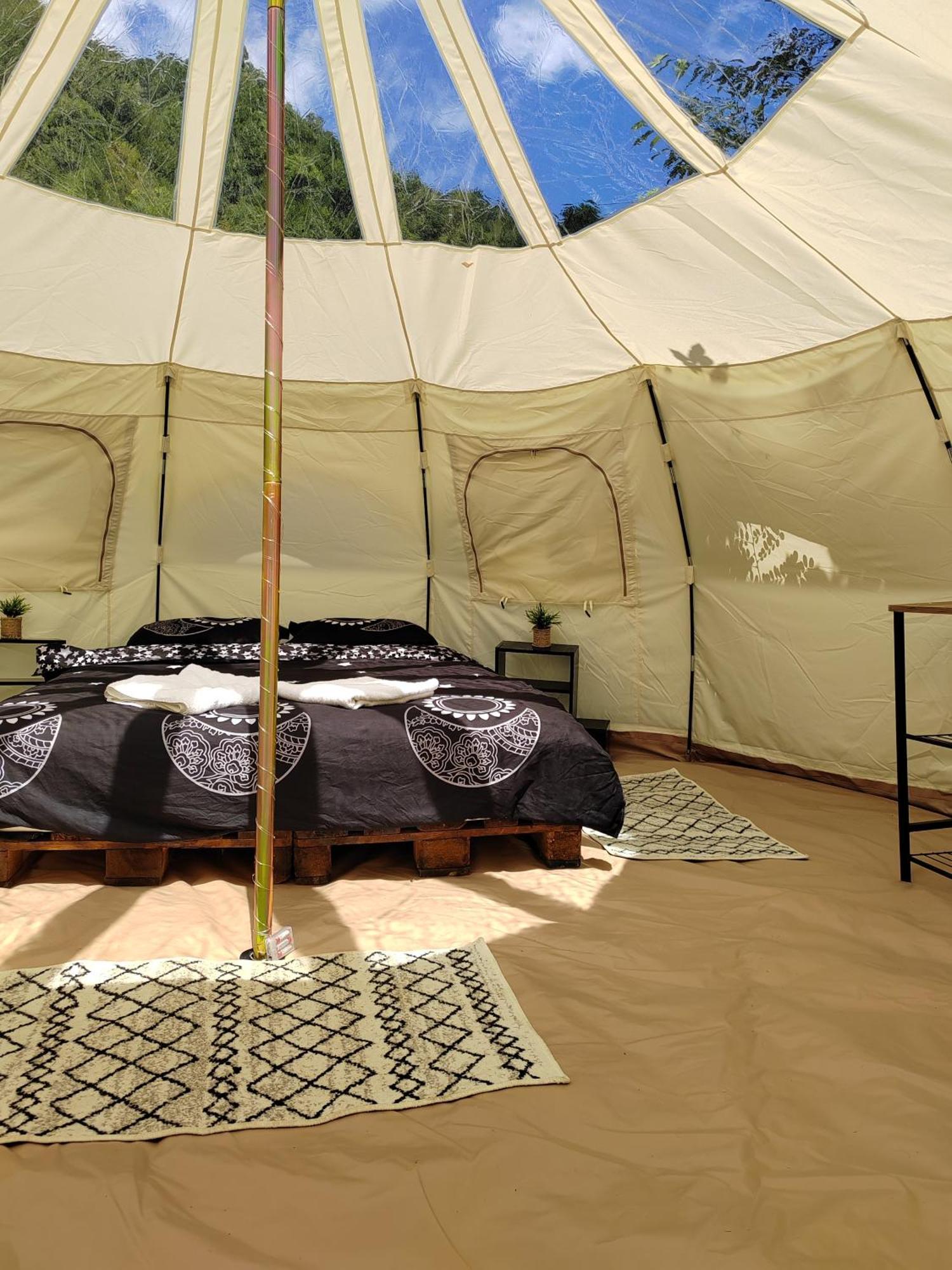 Luna Rock Glamping Brezoi - Blue Scai Hotel Ngoại thất bức ảnh