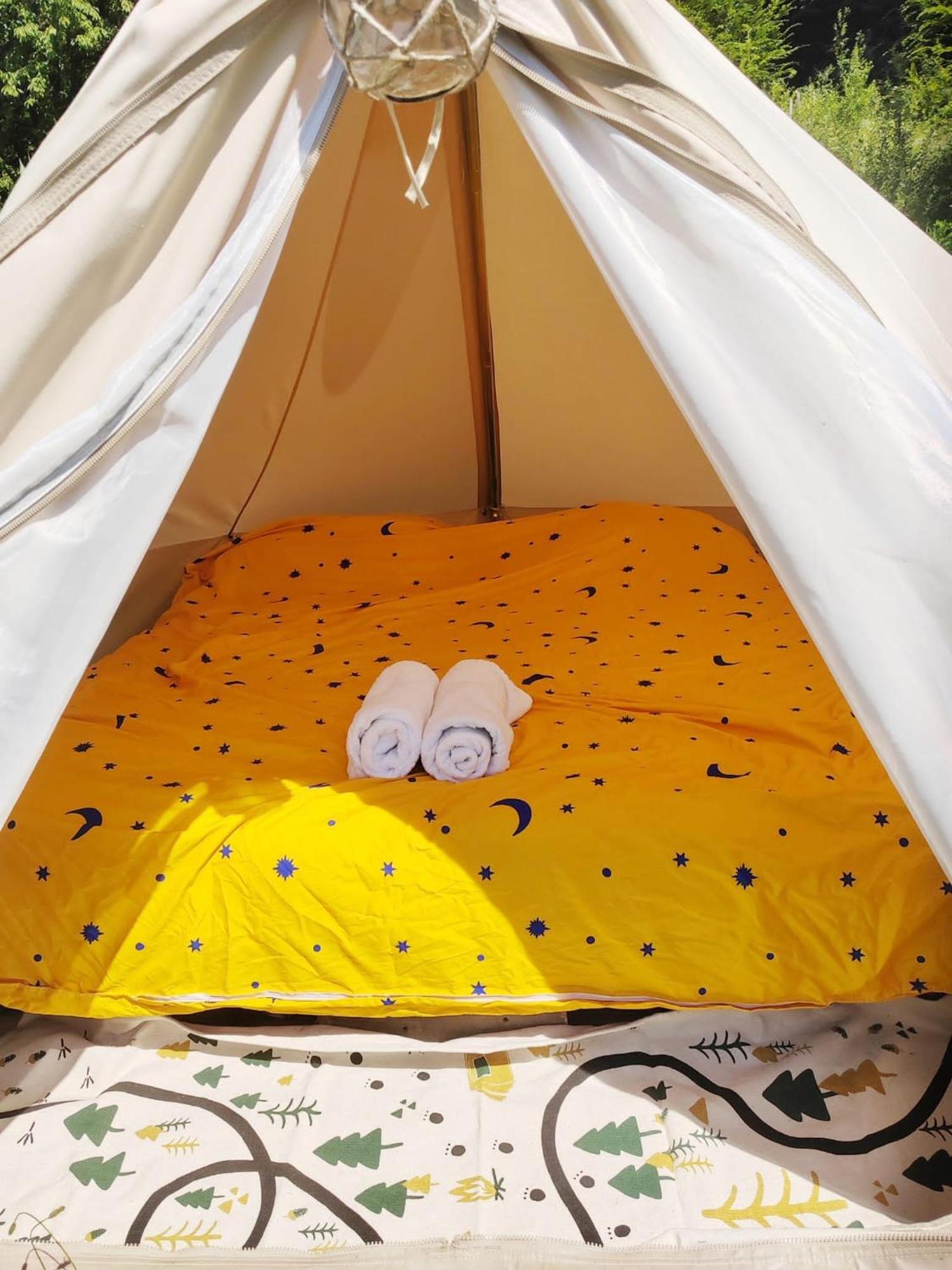 Luna Rock Glamping Brezoi - Blue Scai Hotel Ngoại thất bức ảnh